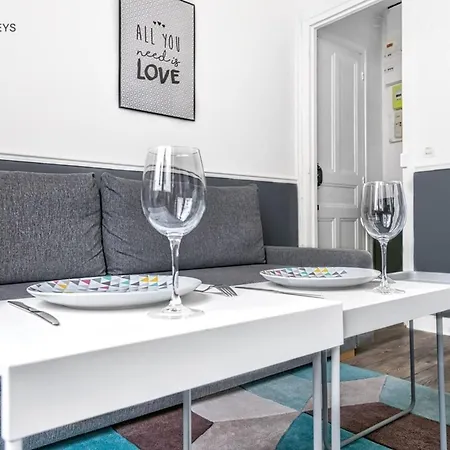 Charming 1 Bedroom Les Moulineaux Issy-les-Moulineaux